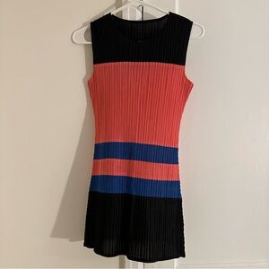 Lightweight pleated tunic